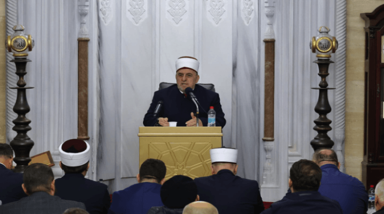 Organizim me rastin e lindjes së Profetit Muhamed A.S. në një xhami të Mitrovicës, i pranishëm edhe Kryetari i BIK Myftiu Naim Tërnava