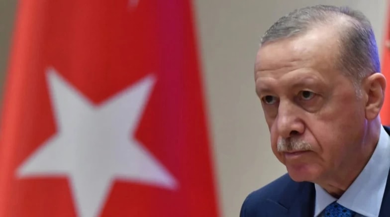 Izraeli sulmon forcat siriane menjëherë pasi presidenti i Turqisë Erdogan kërkon fundin e ‘agresionit’